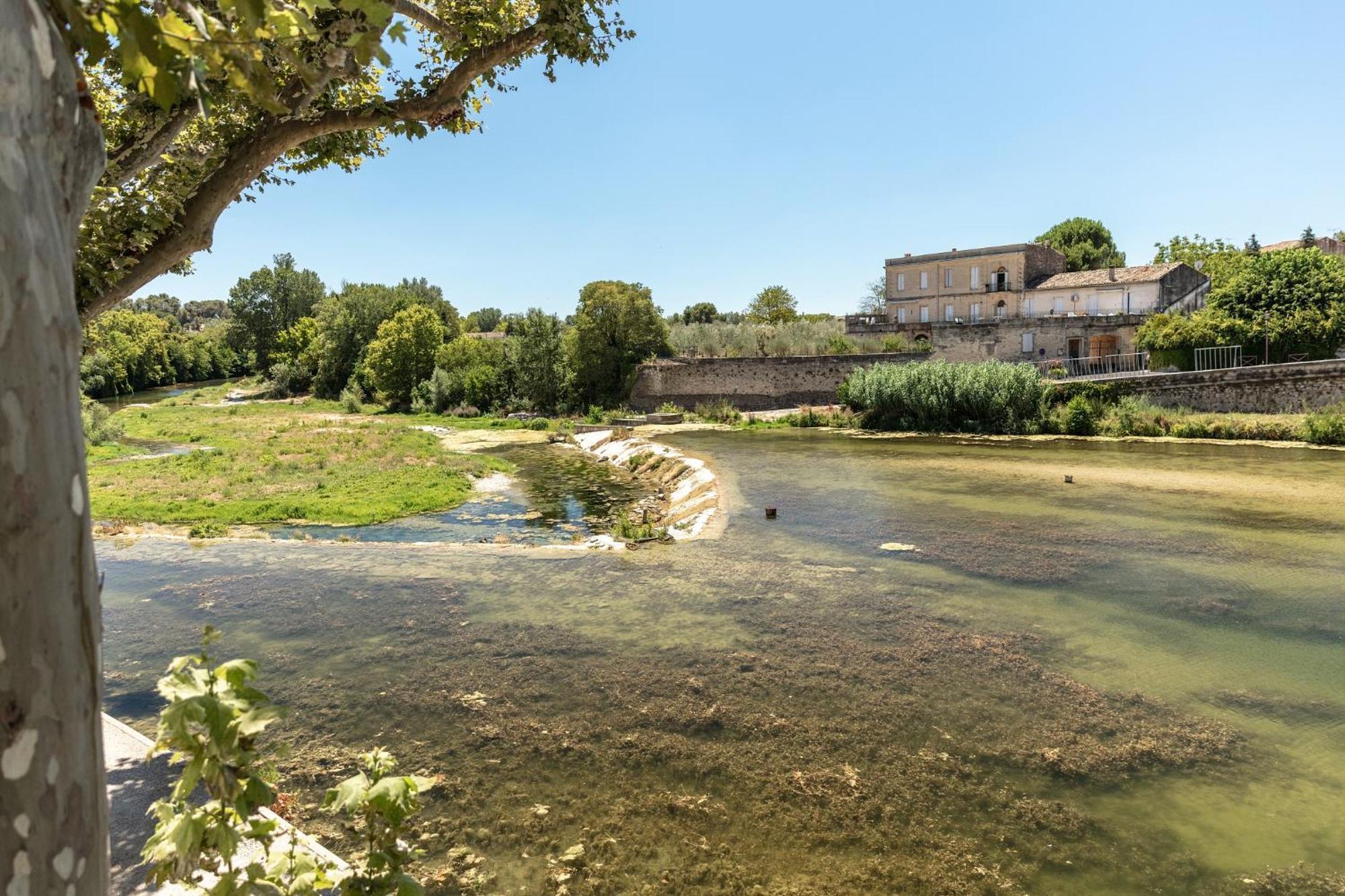 Camping Les Pres Du Roi Sommières Εξωτερικό φωτογραφία