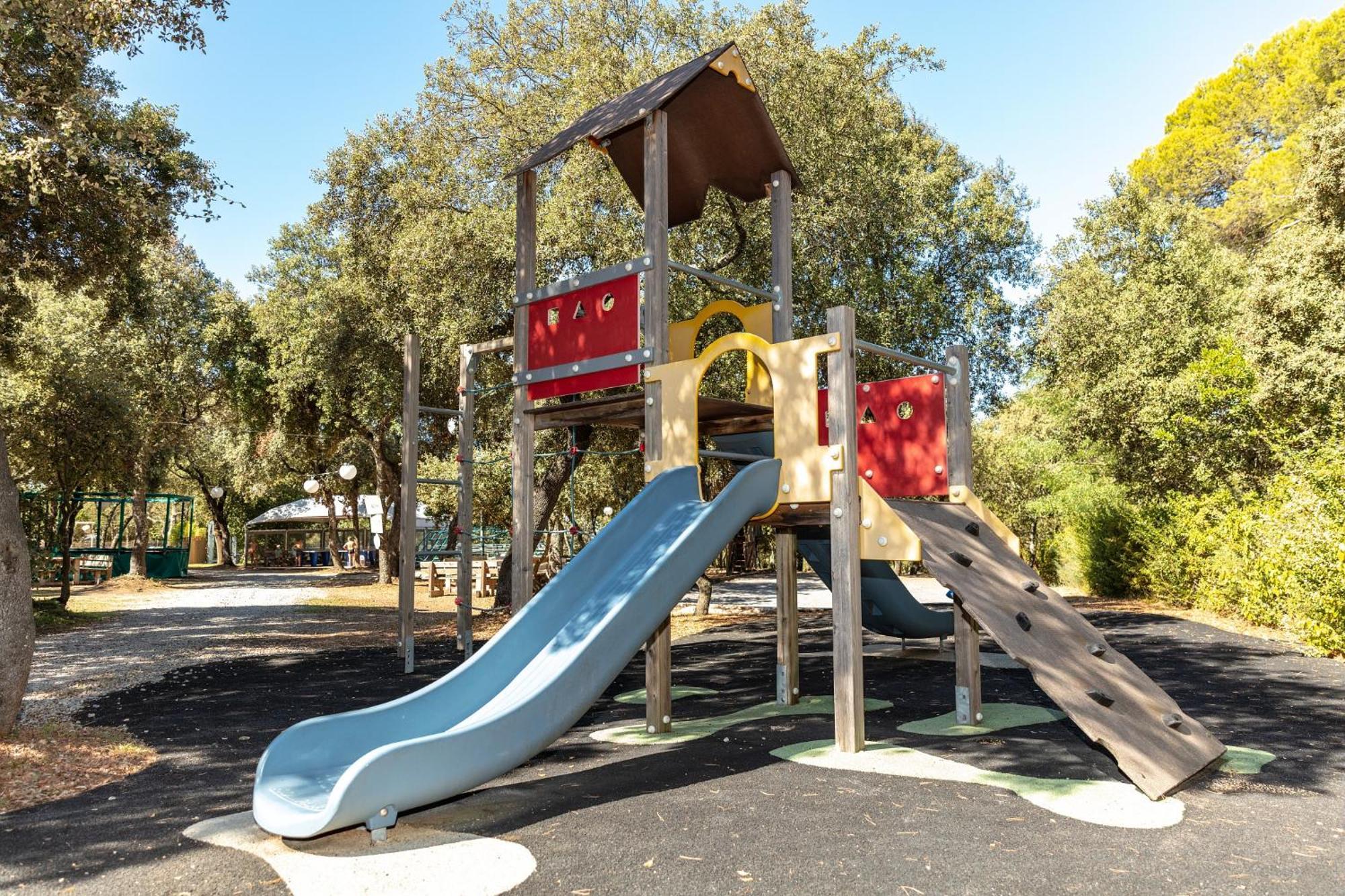 Camping Les Pres Du Roi Sommières Εξωτερικό φωτογραφία