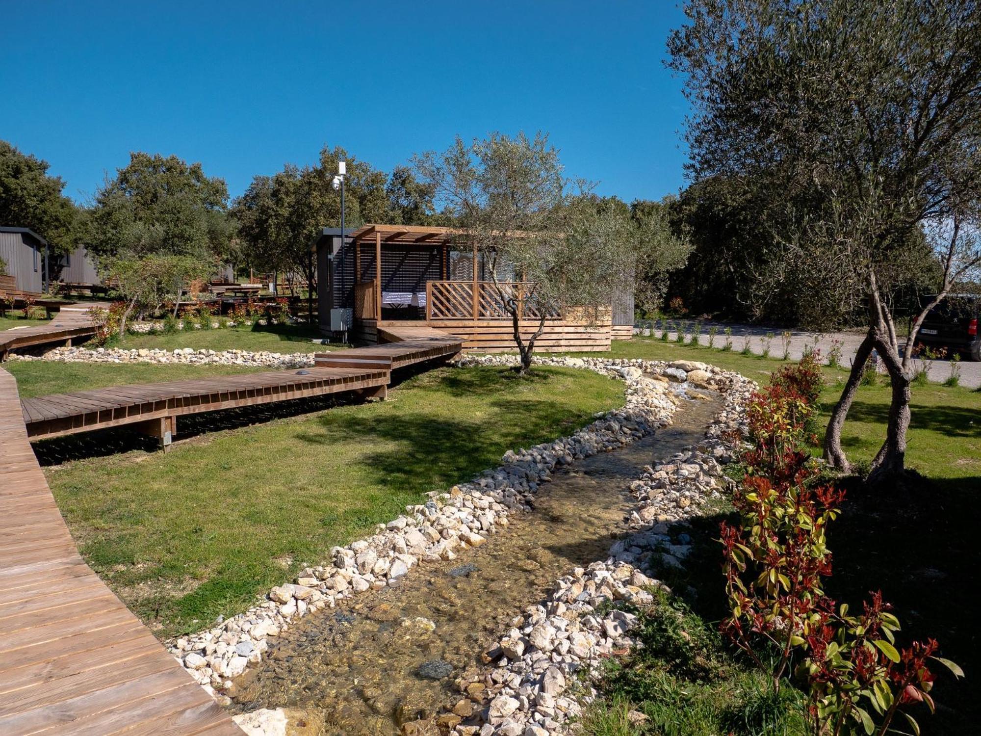 Camping Les Pres Du Roi Sommières Εξωτερικό φωτογραφία