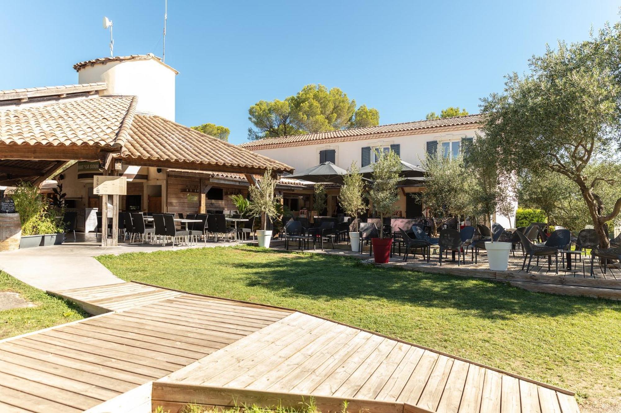 Camping Les Pres Du Roi Sommières Εξωτερικό φωτογραφία